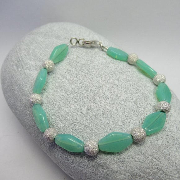 Vintage Uranium glass and Stardust sparkle sterling bead bracelet - Picture 12 of 15